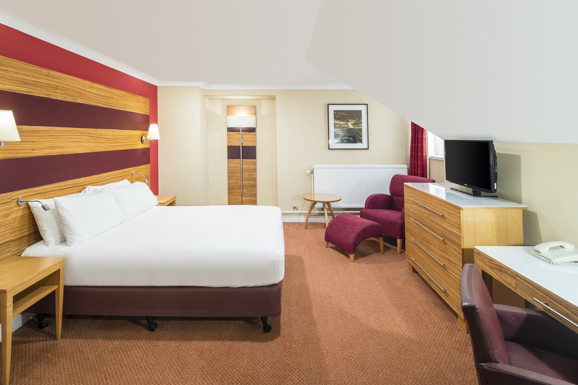 PREMIUM, QUEEN BED