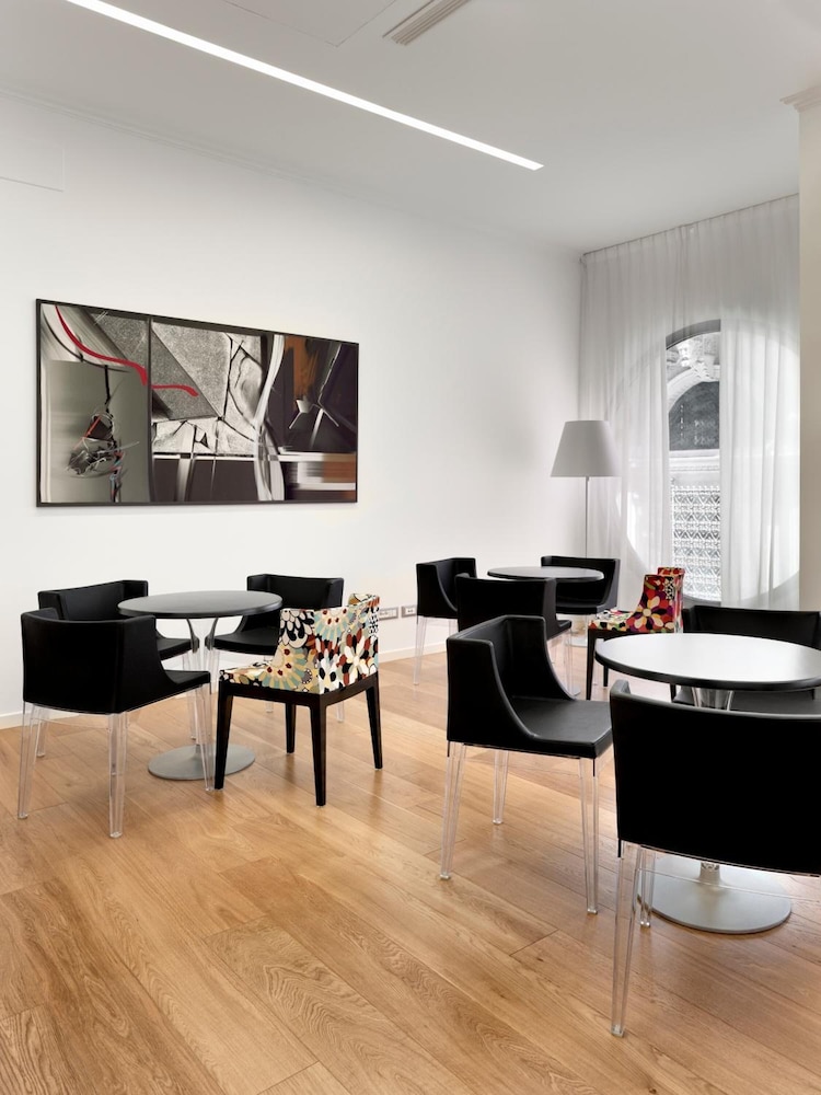 Palace Suite 44/64