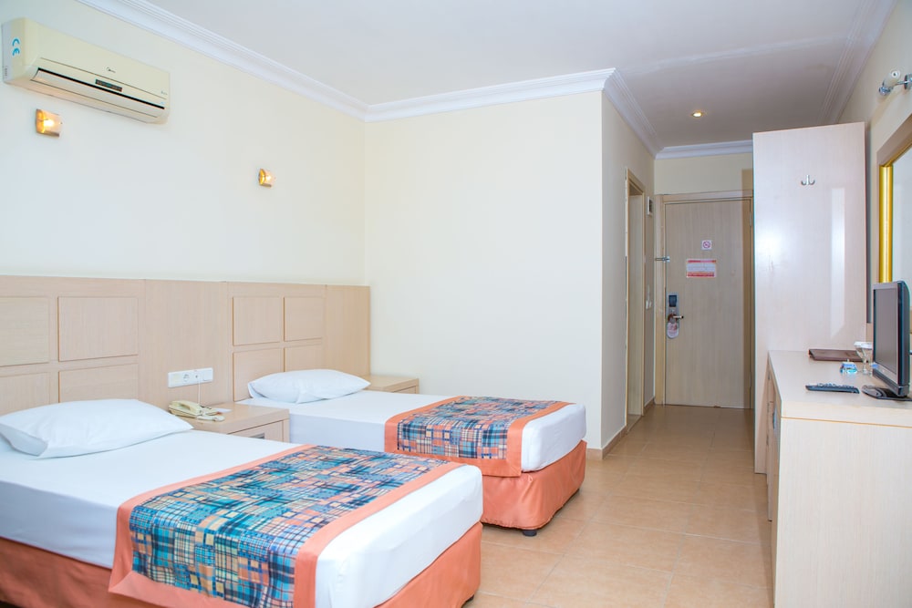 Gardenia Beach Hotel 3/28