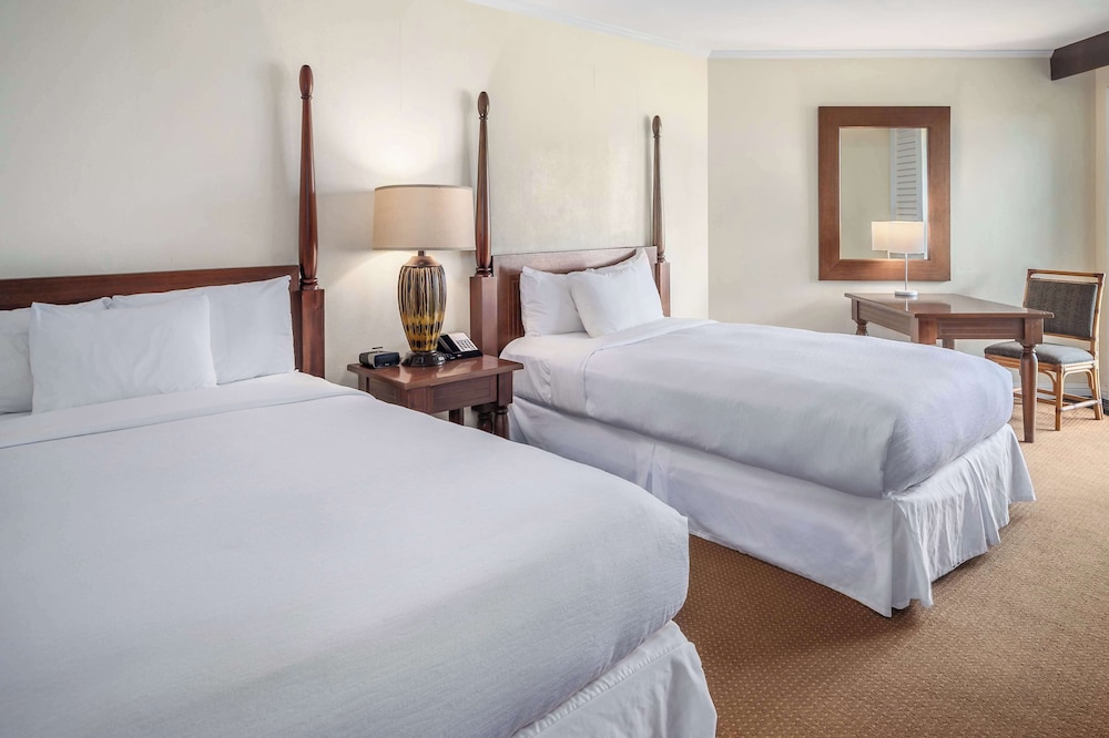 غرفة بسرير مزدوج بإطلالة جزئية على البحر، OUTRIGGER Kauai Beach Resort & Spa 2/3