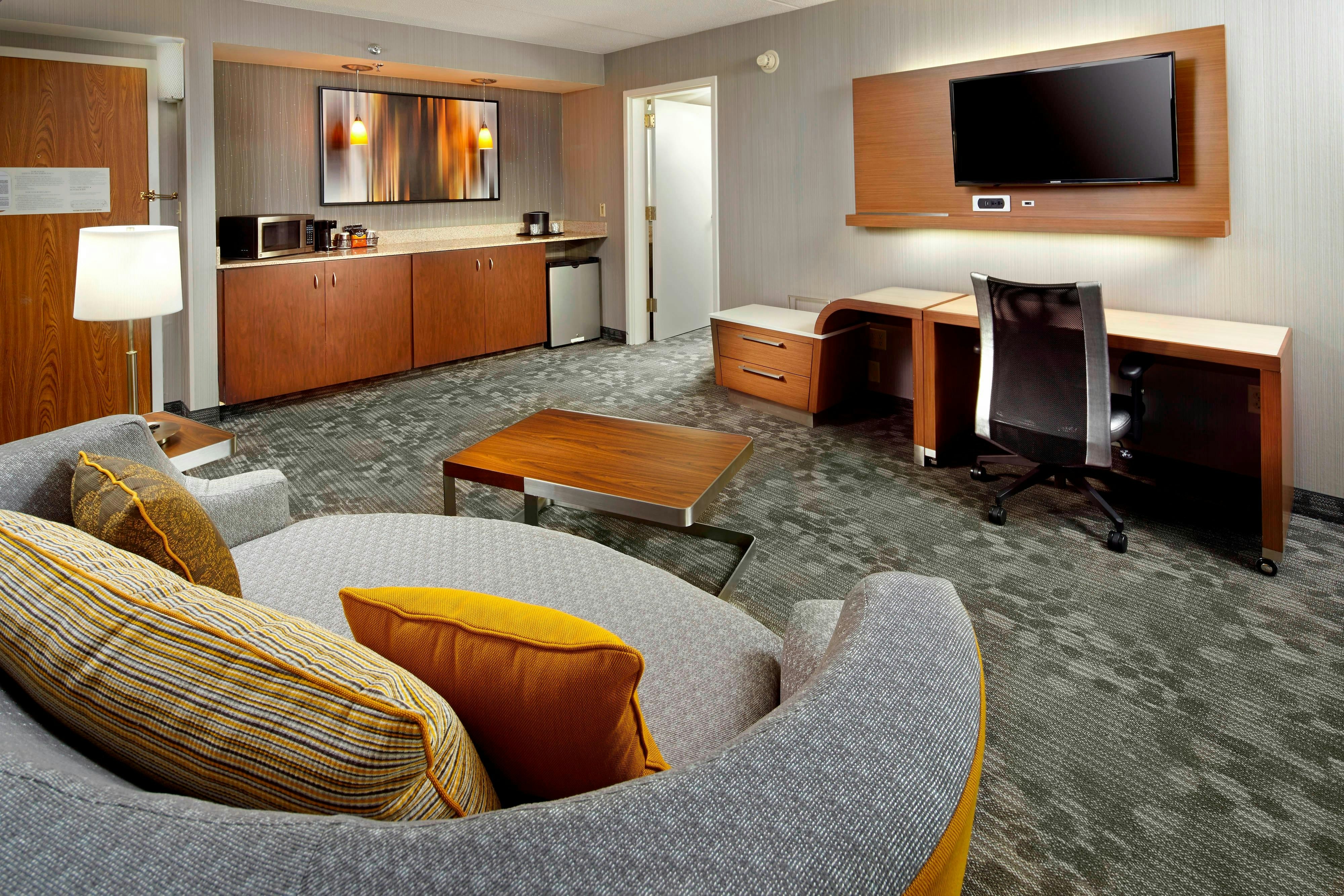 Courtyard By Marriott State College 22/39