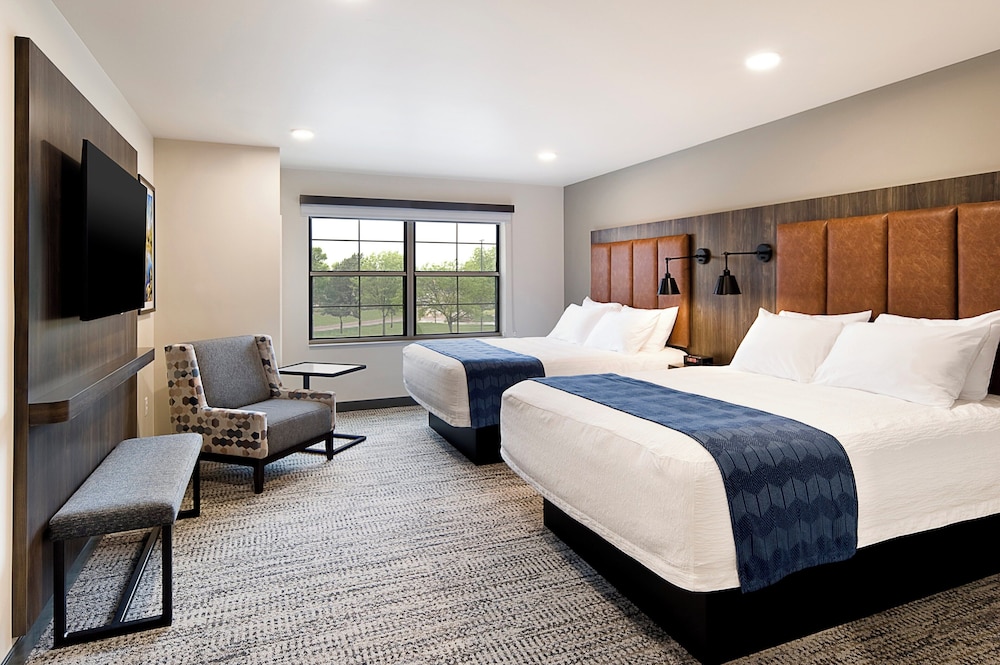 Walkout, Suite, 2 Queen Beds