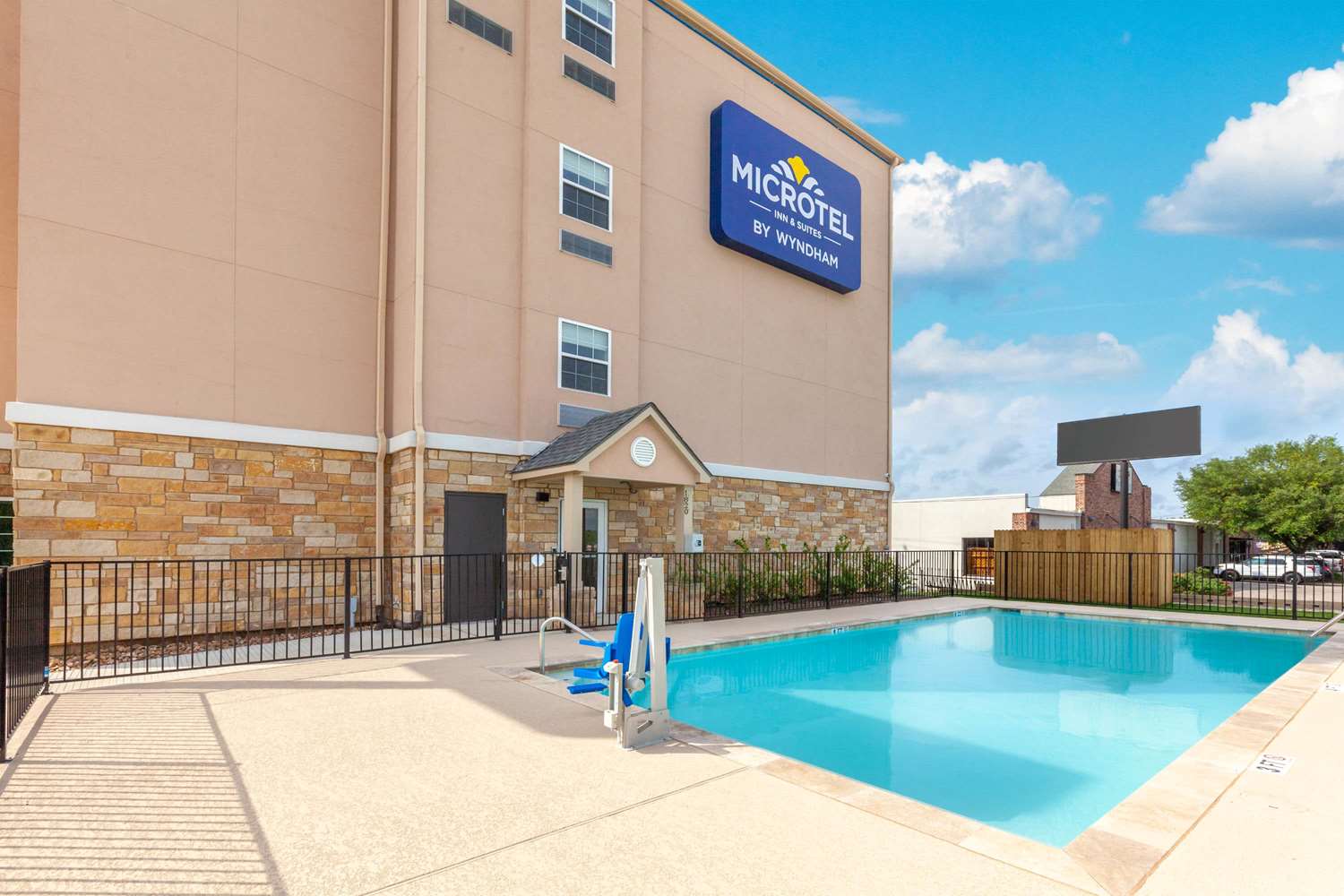 Microtel Inn And Suites By Wyndham College Station 18/34
