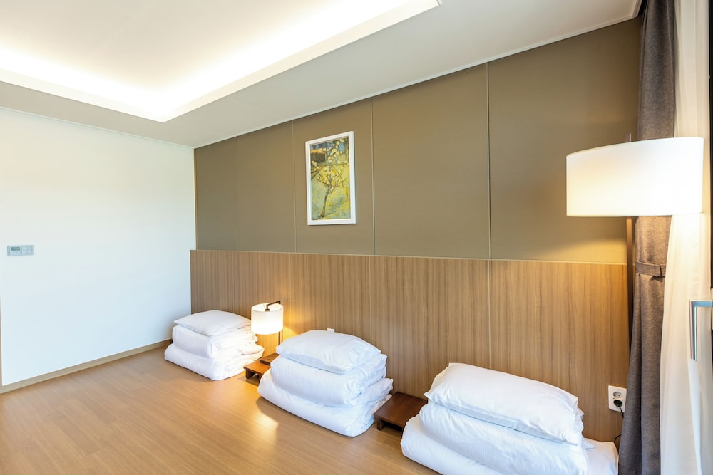 Ramada Plaza by Wyndham Dolsan Yeosu photo5
