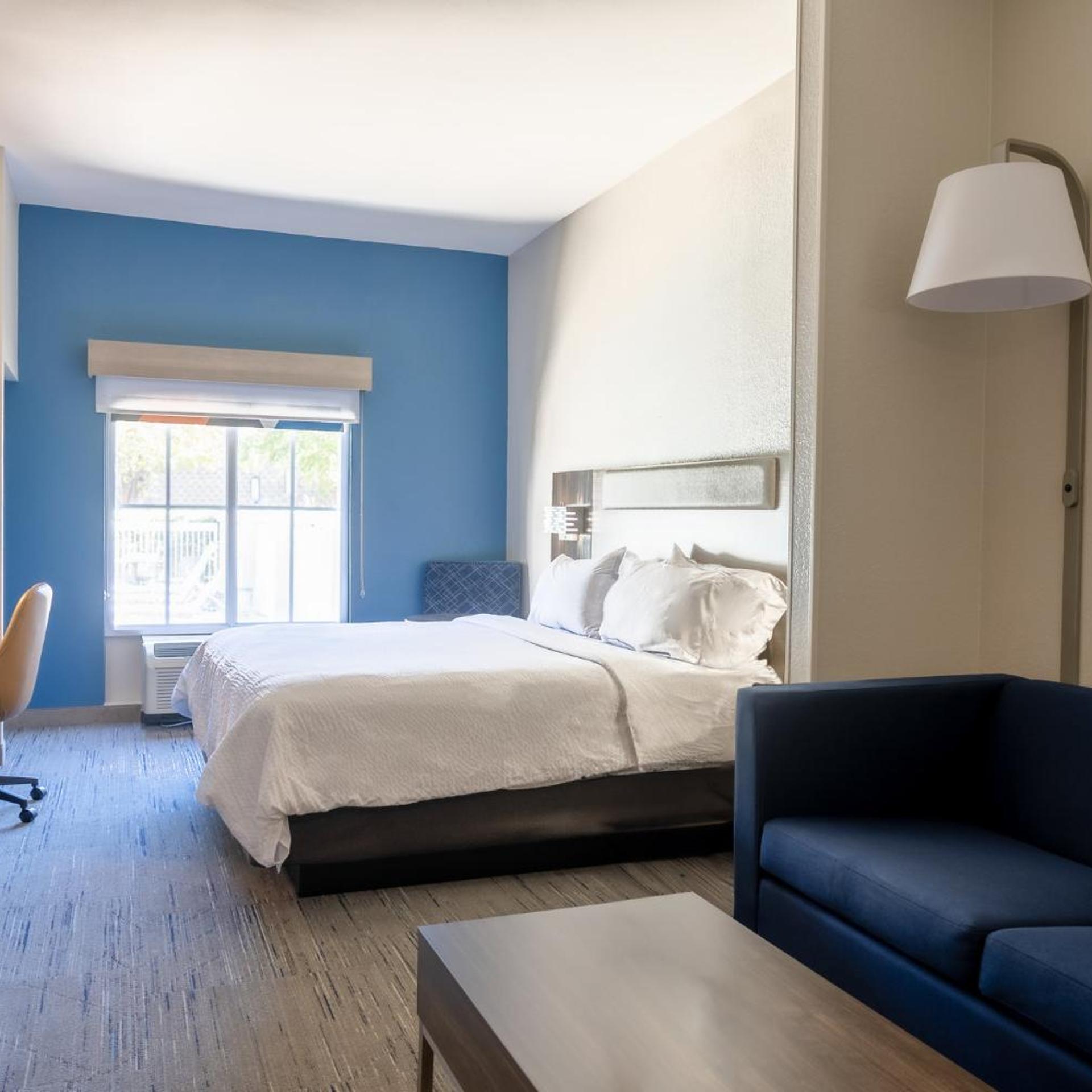جناح بسرير كينج بغرفة نوم واحدة بجاكوزي، Holiday Inn Express Hotel & Suites Vicksburg 2/3