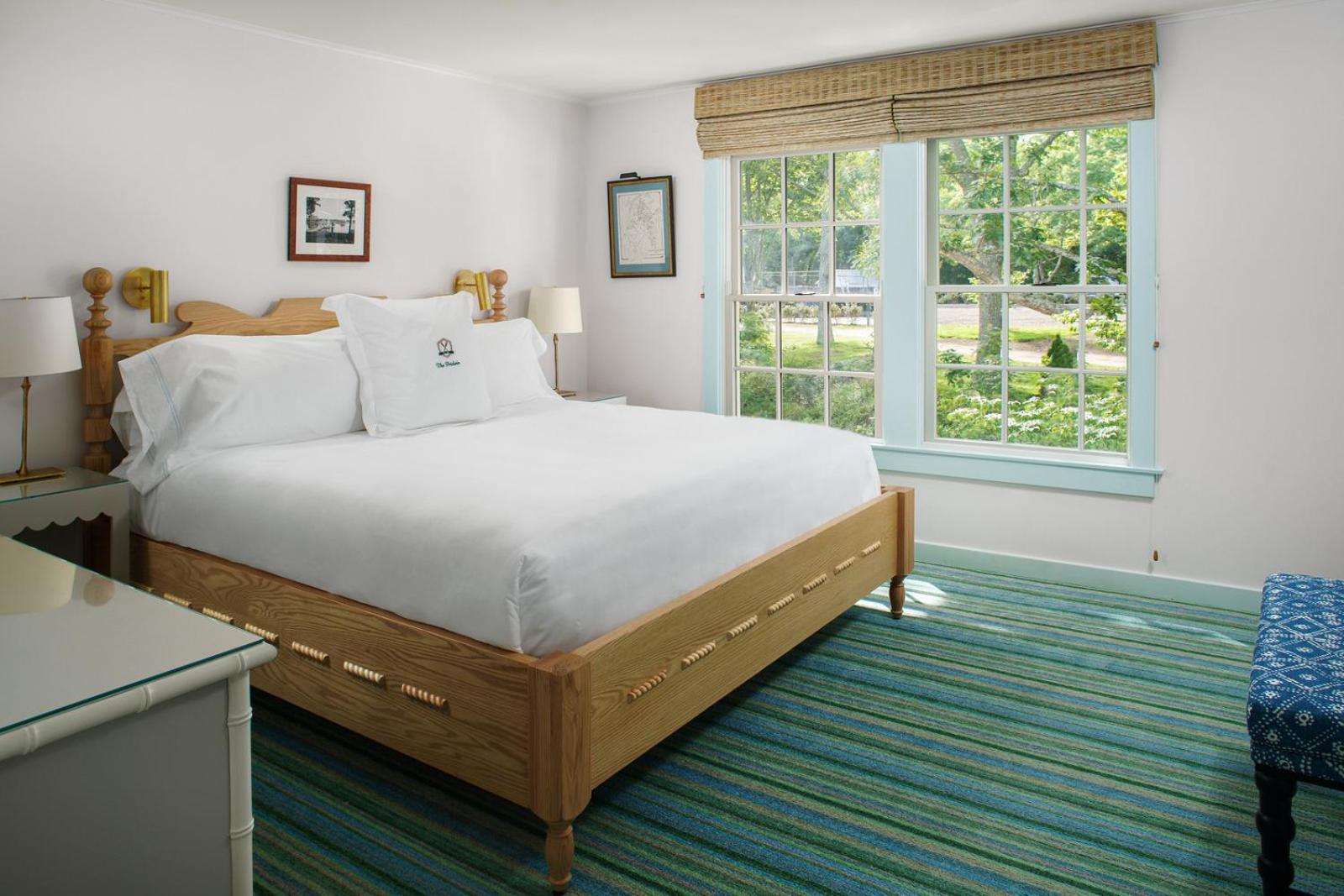 Room, Hill Side