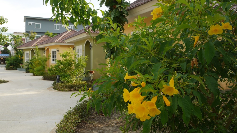 Wangpla Villa Resort 65/67