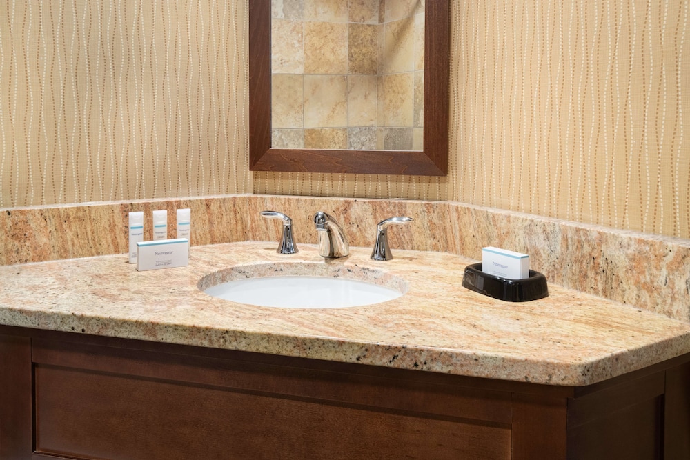Hampton Inn Cleveland Downtown 40/44