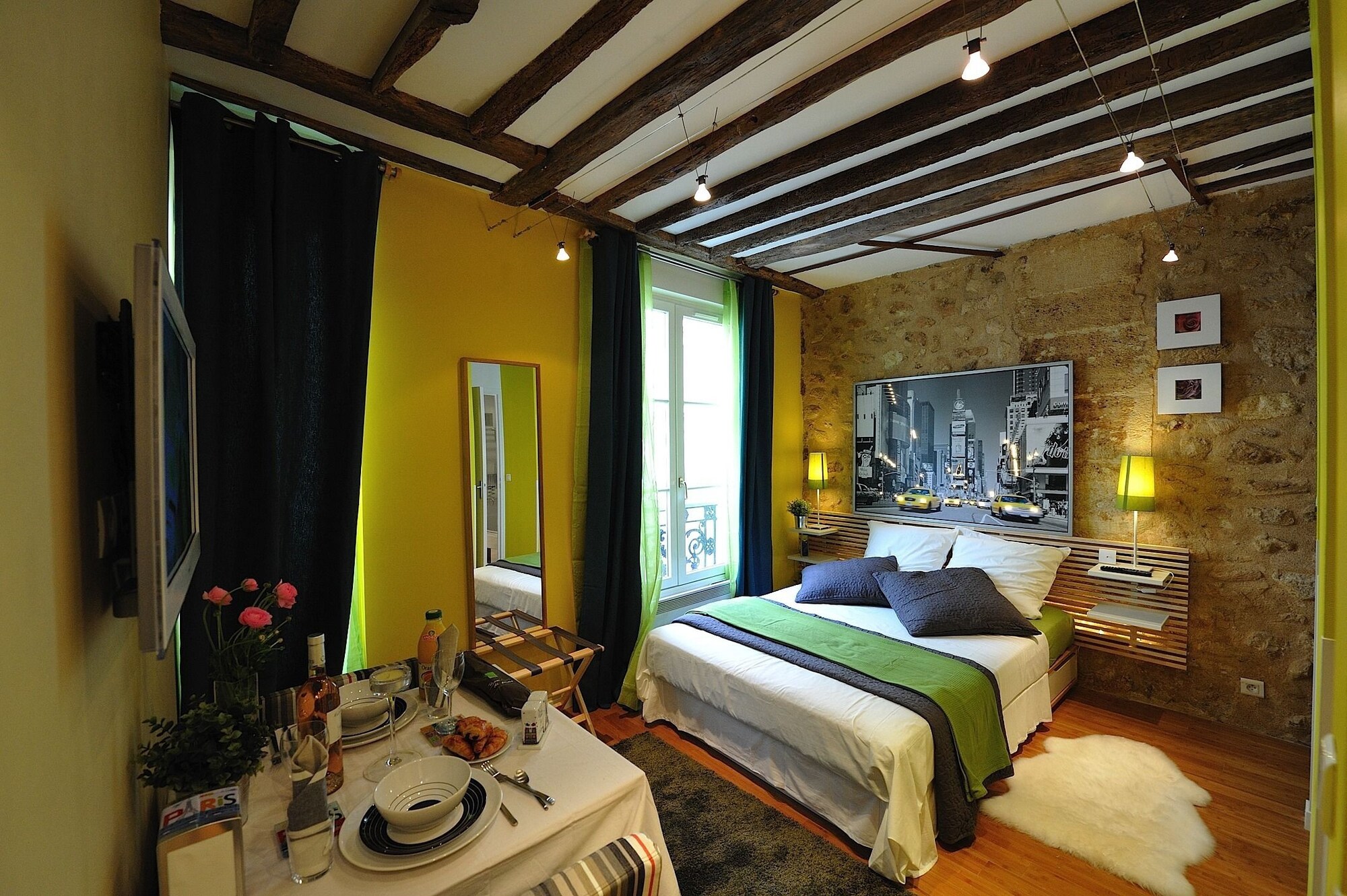 Studio, Double Bed, Street View
