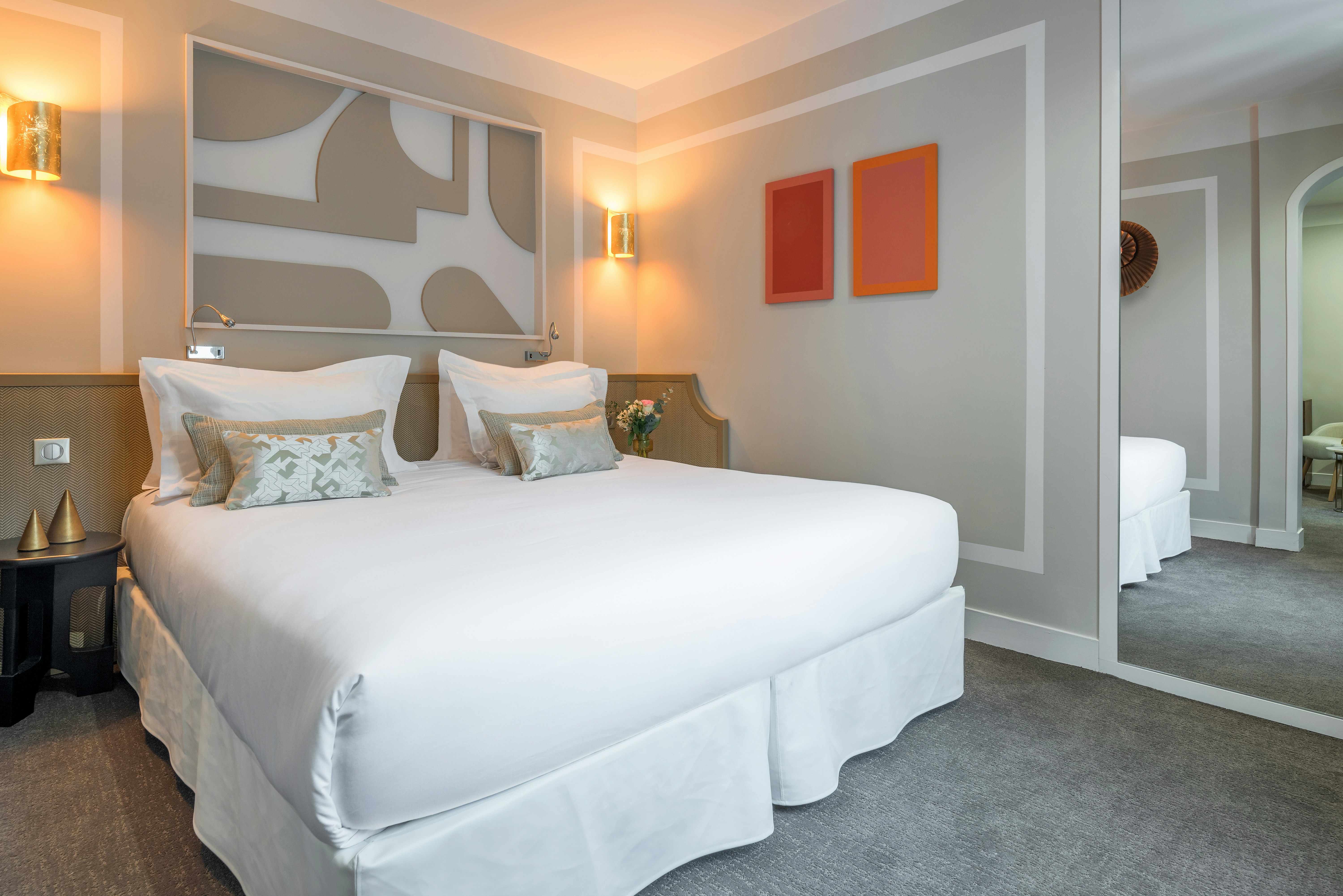 SIGNATURE, SUITE