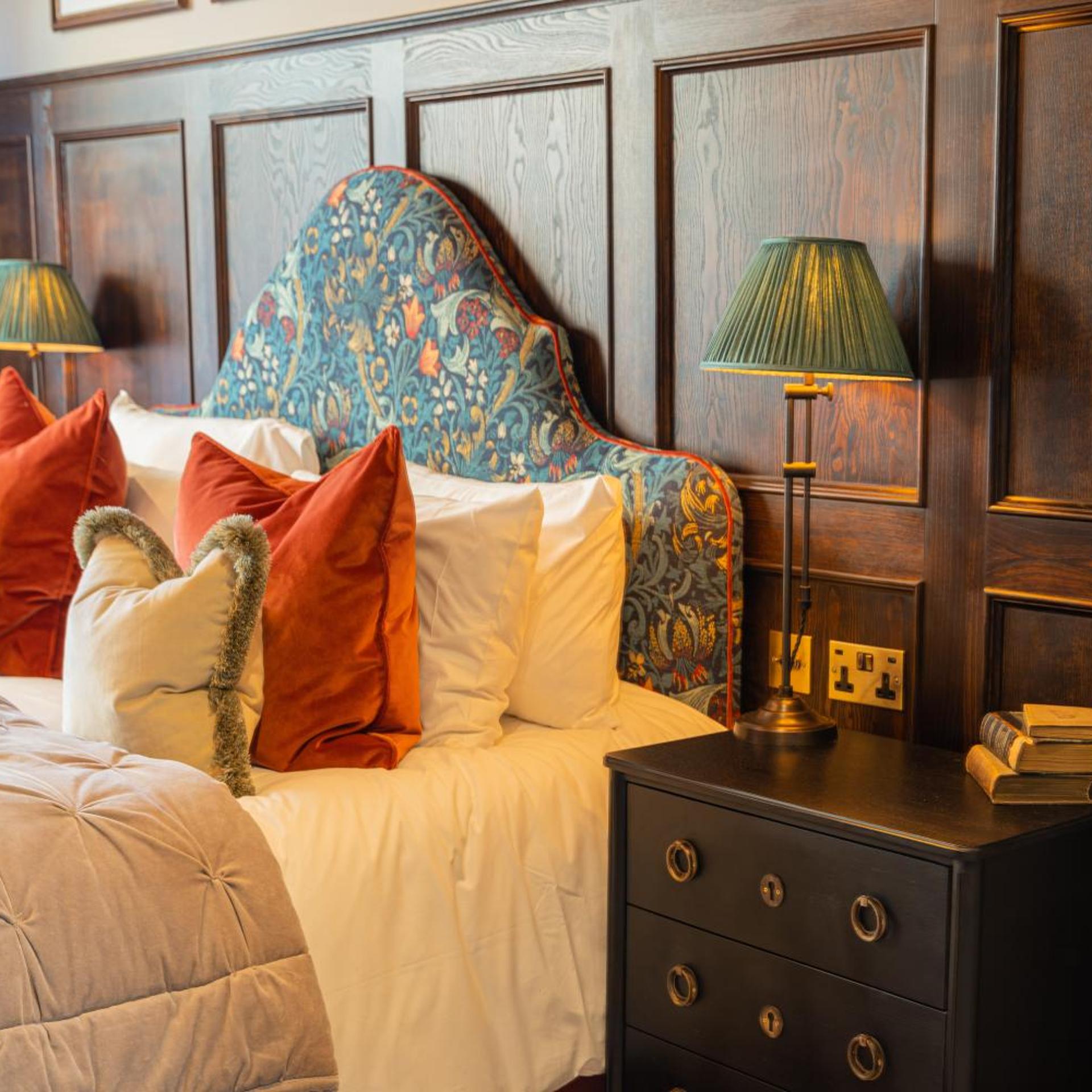 Salisbury Arms Hotel 32/54