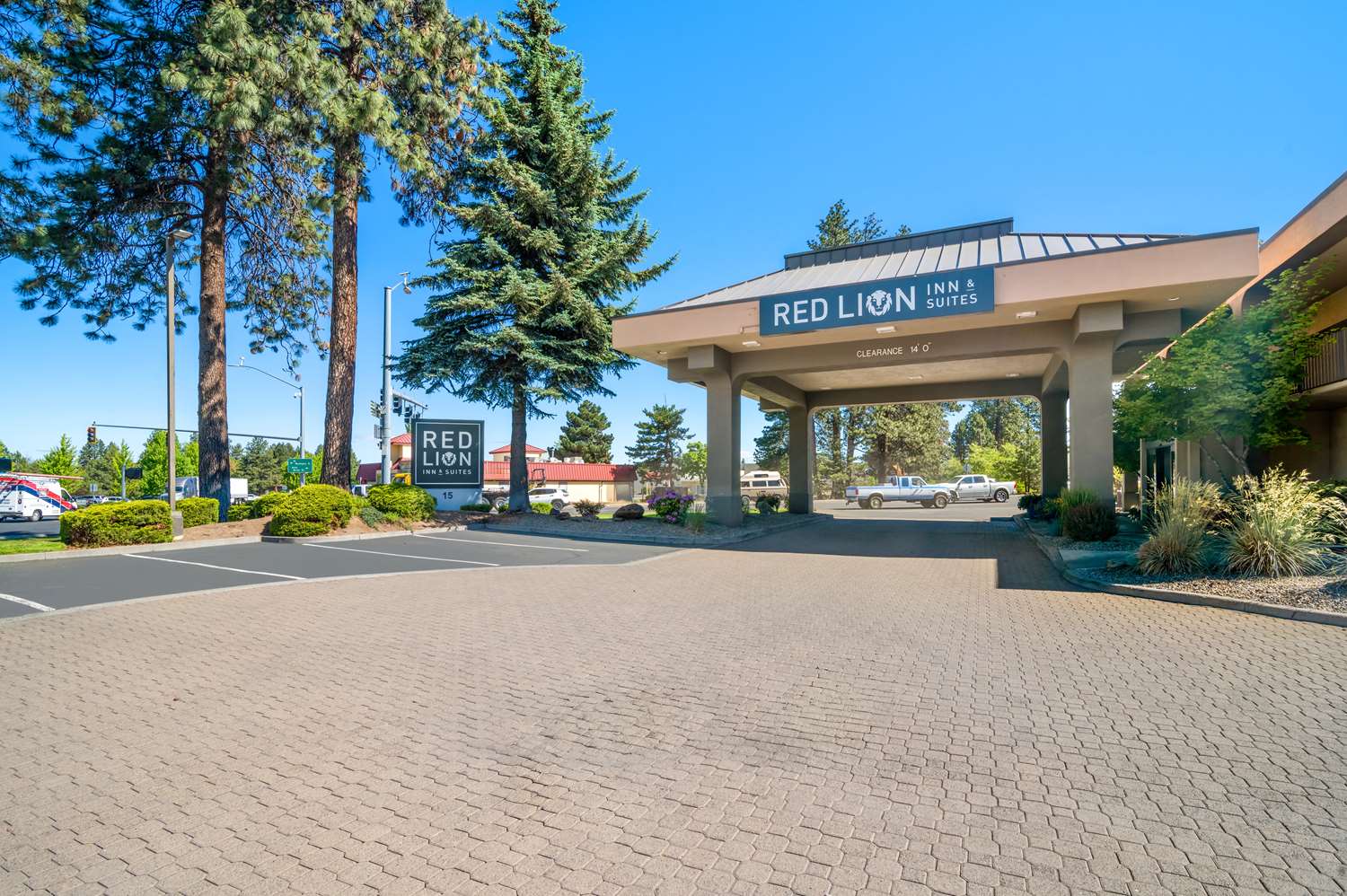Red Lion Inn & Suites Deschutes River Bend 11/30