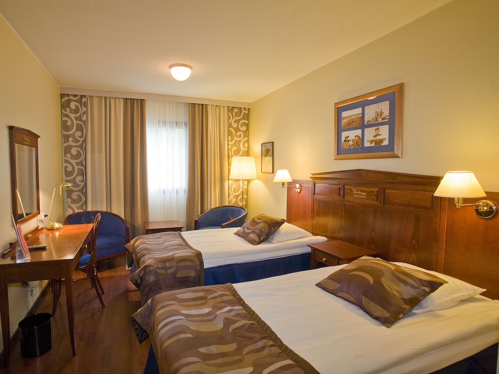 ROOM, TWIN BEDS