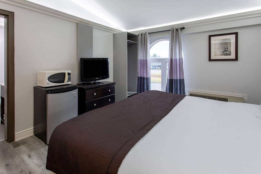 Travelodge by Wyndham Sarnia 20/40
