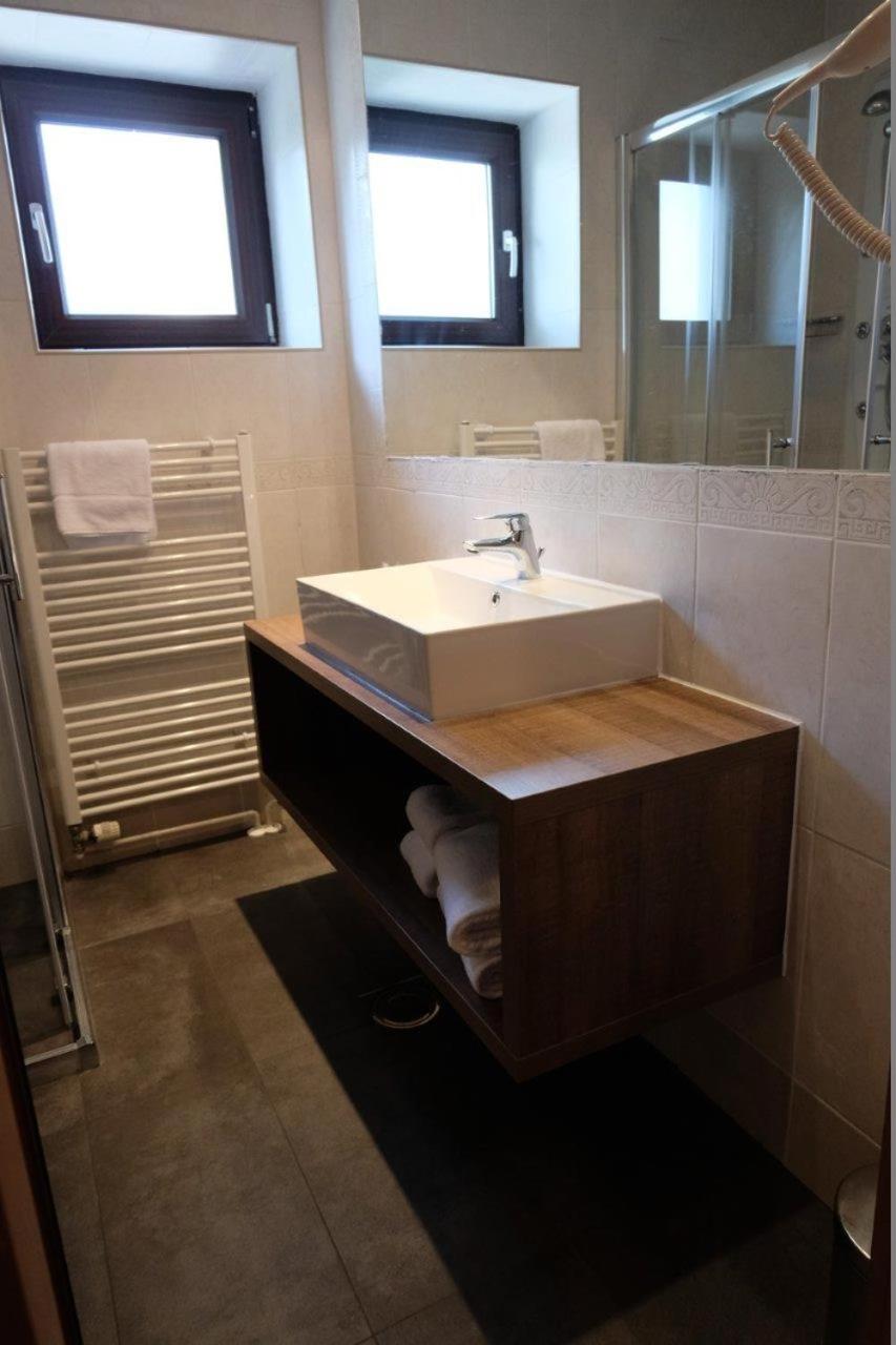 Flores Hotel 47/57