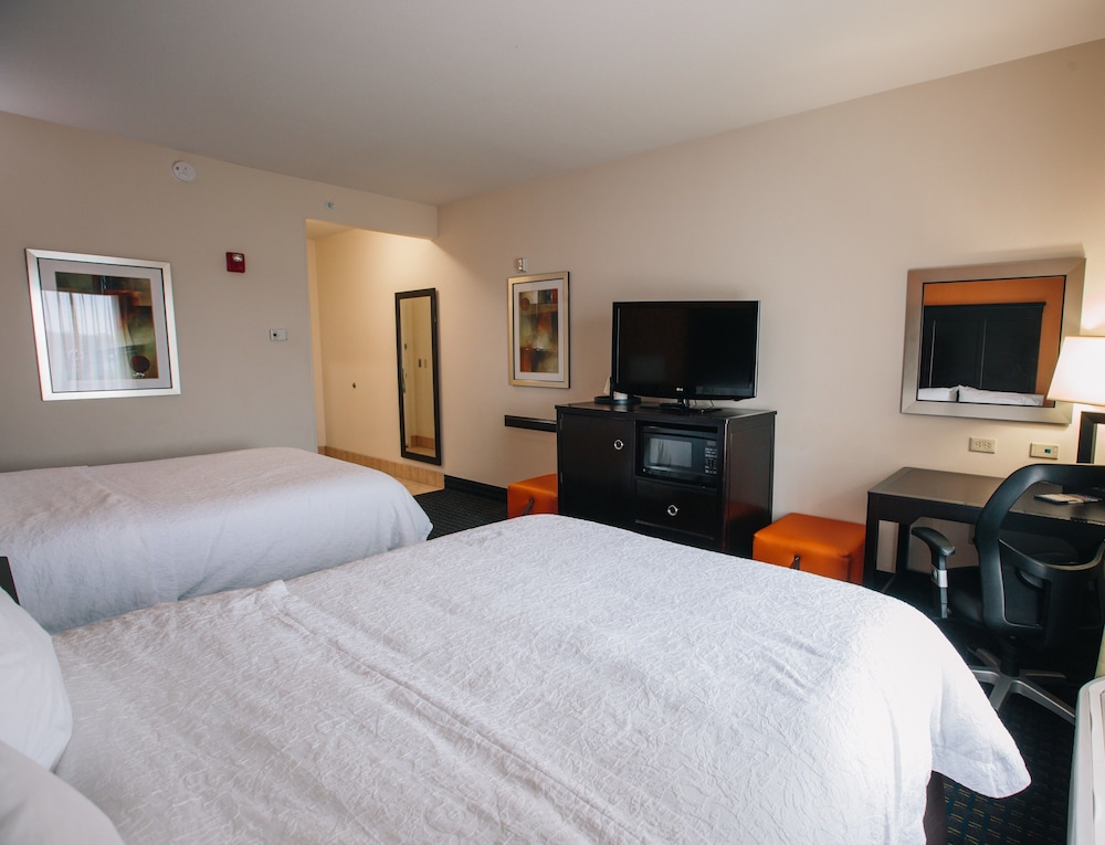 Hampton Inn Suites Effingham 17/63