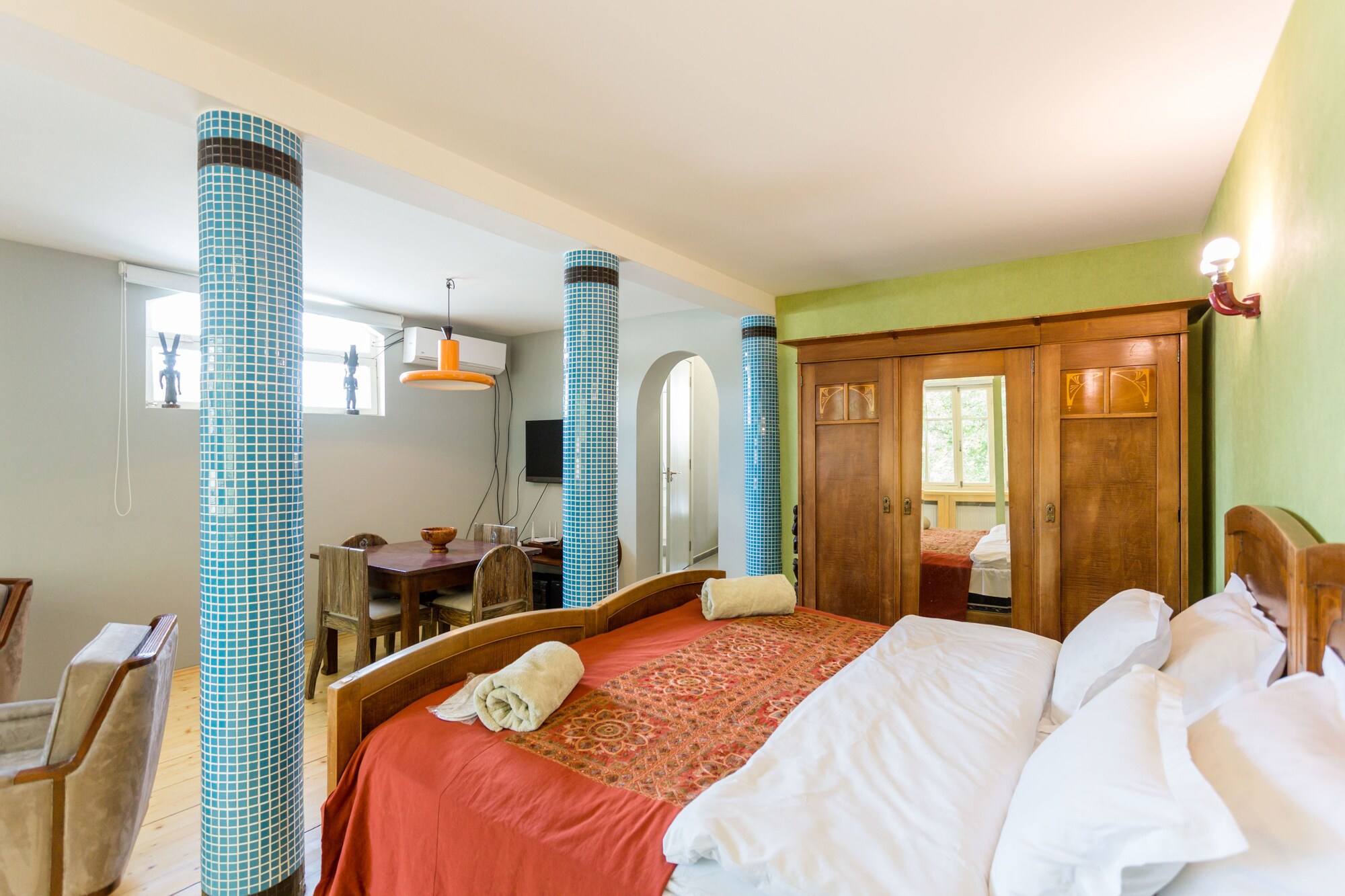 DESIGN, STUDIO, SUITE, KING BED, CITY VIEW, SOFA, BALCONY