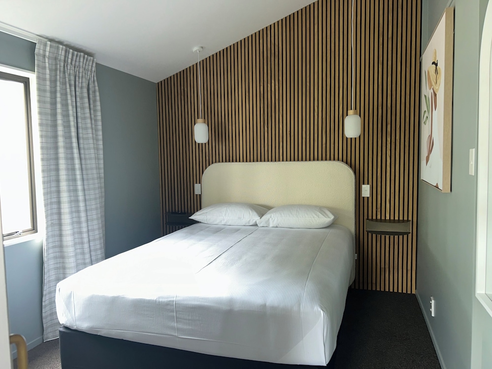 Deluxe, 1 Queen and 1 Single Bed, Bunk Bed