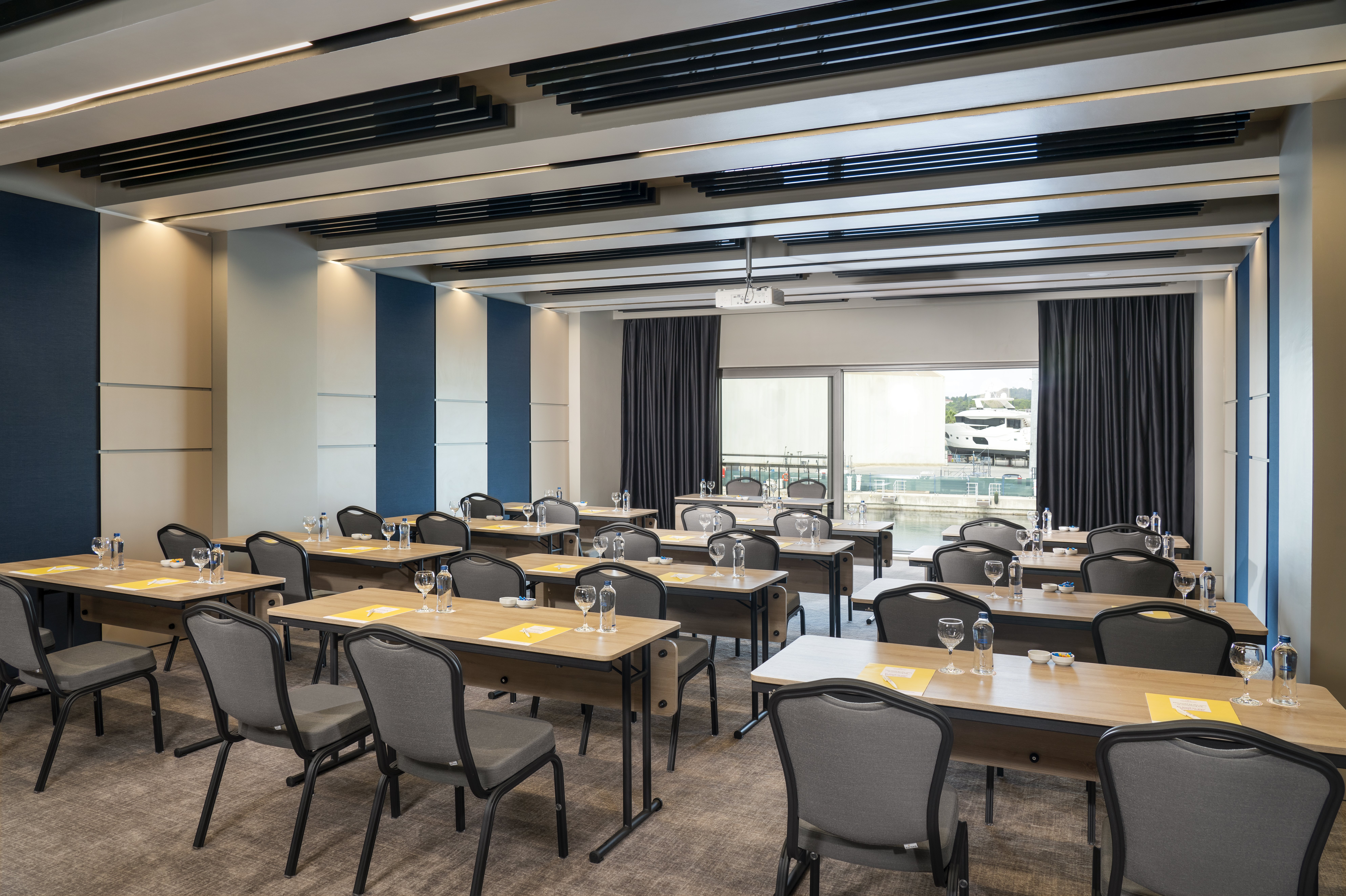 Crowne Plaza Istanbul Tuzla Viaport Marina 74/82