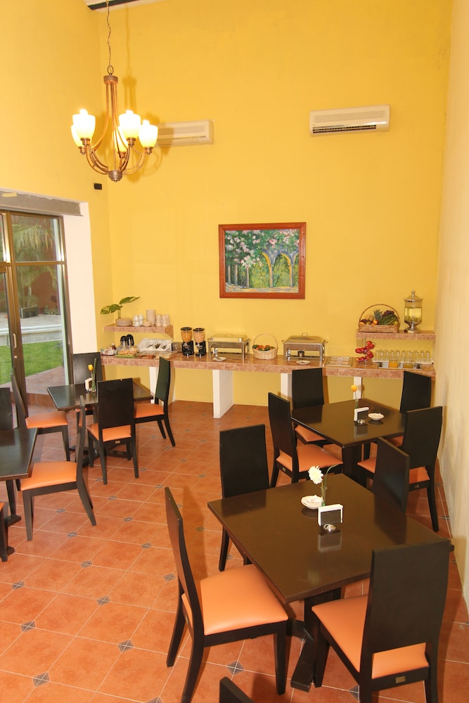 Hotel Embajadores by Kavia 36/46