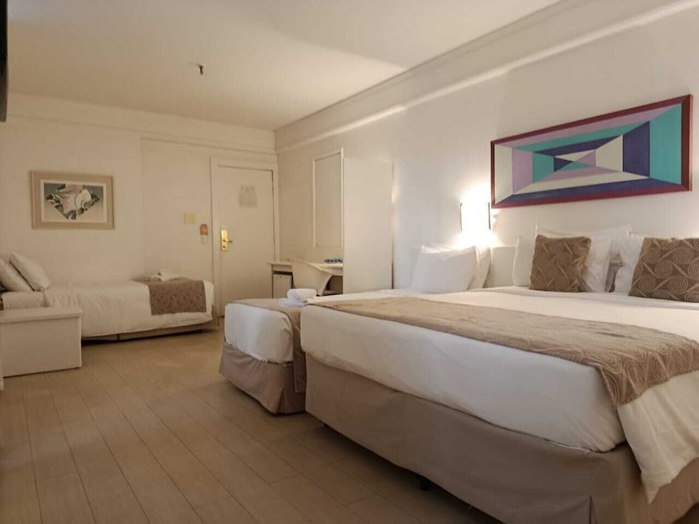 غرفة سوبيريور رباعية بسرير مزدوج وسريرين منفصلين، Boulevard Plaza Hotel 5/10