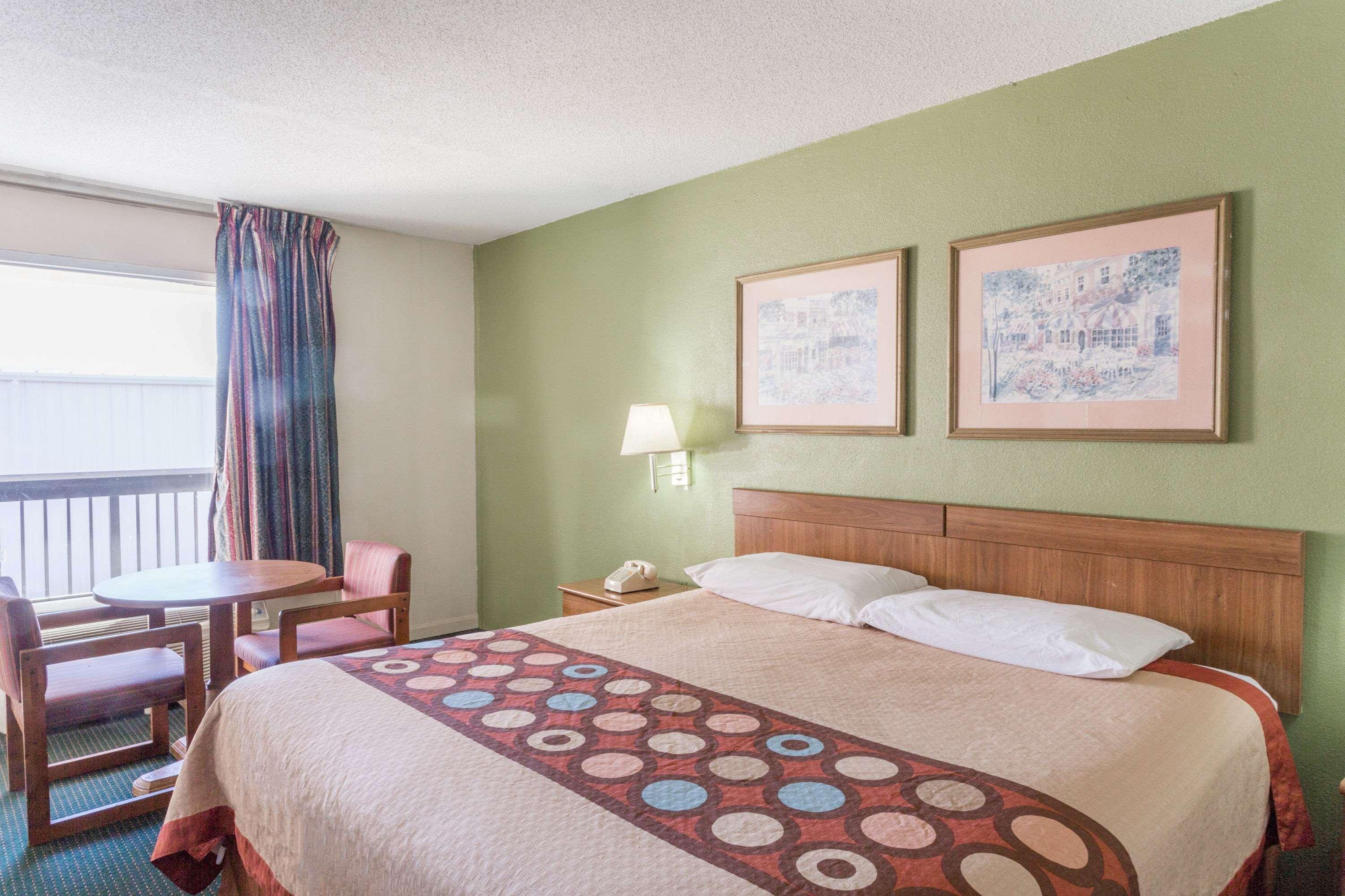 Room, King Bed