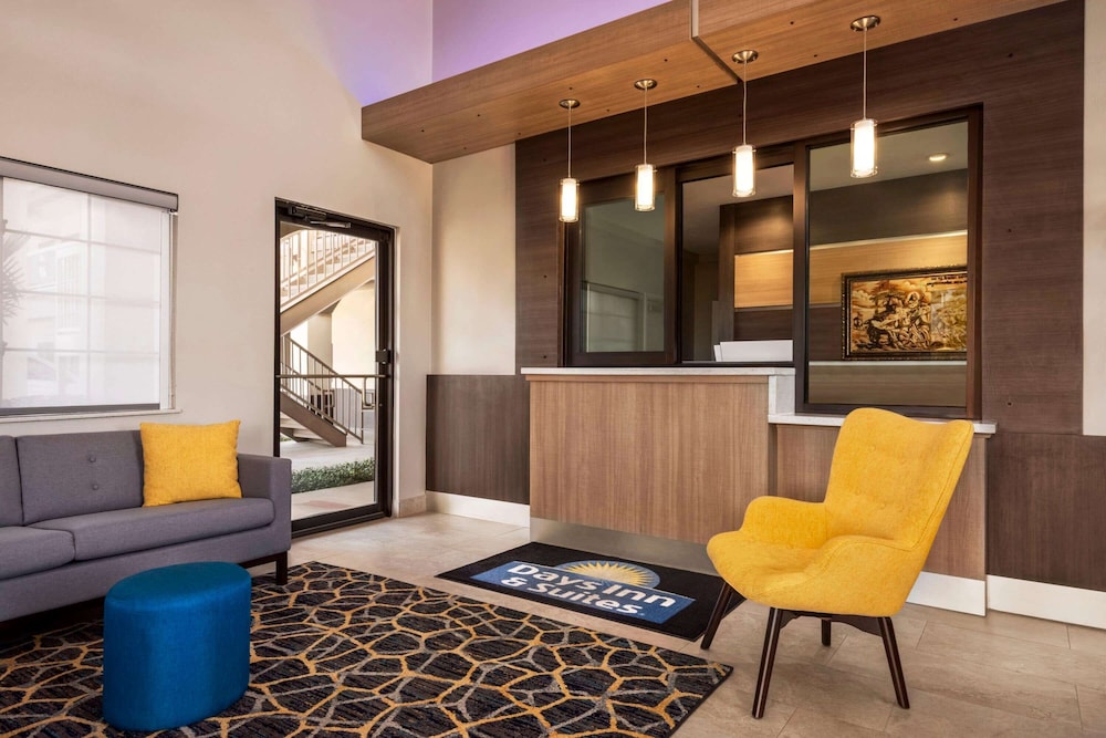 Days Inn & Suites by Wyndham Houston Hobby Airport 23/41