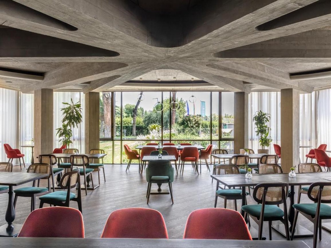 Adoro Hotel 63/72