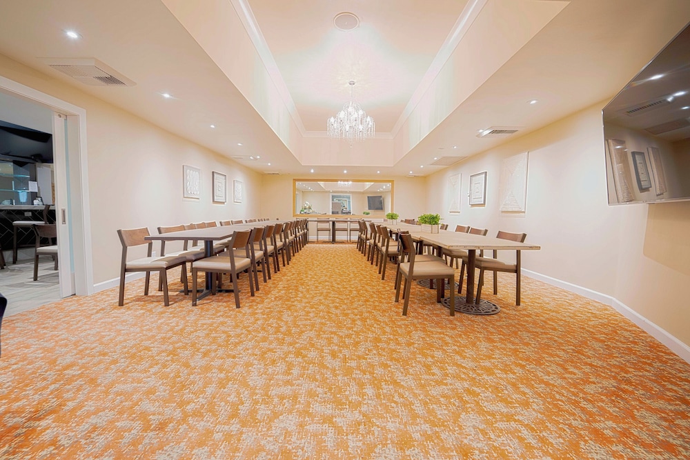 Royal Plaza Inn Indio 46/61