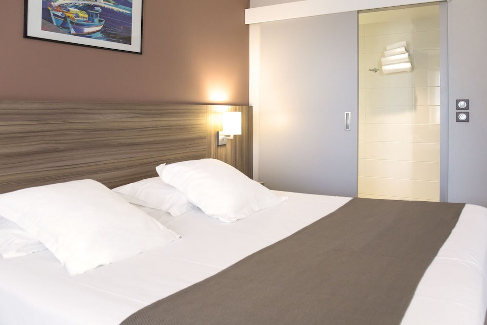 3 BEDROOMS, APARTMENT