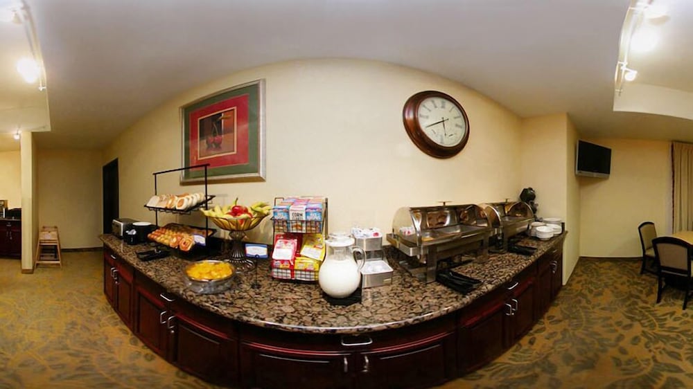 Comfort Inn & Suites Airport Convention Center 26/43