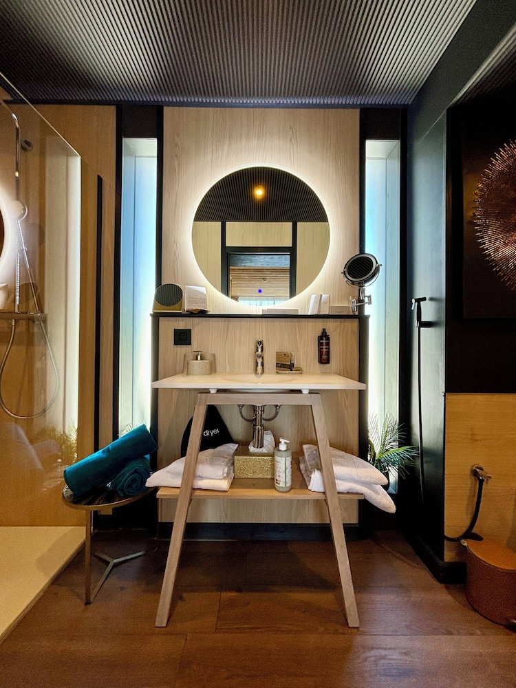 Confidentiel Hotel and Spa 68/78