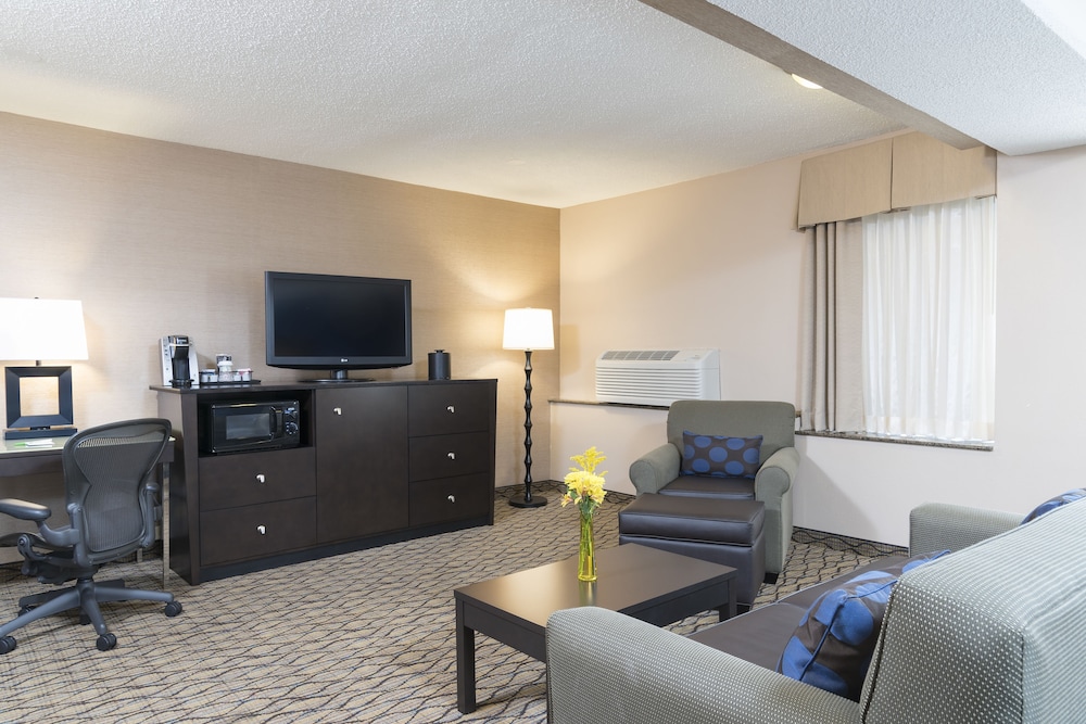 Grand Royal Hotel O Hare Chicago 21/27