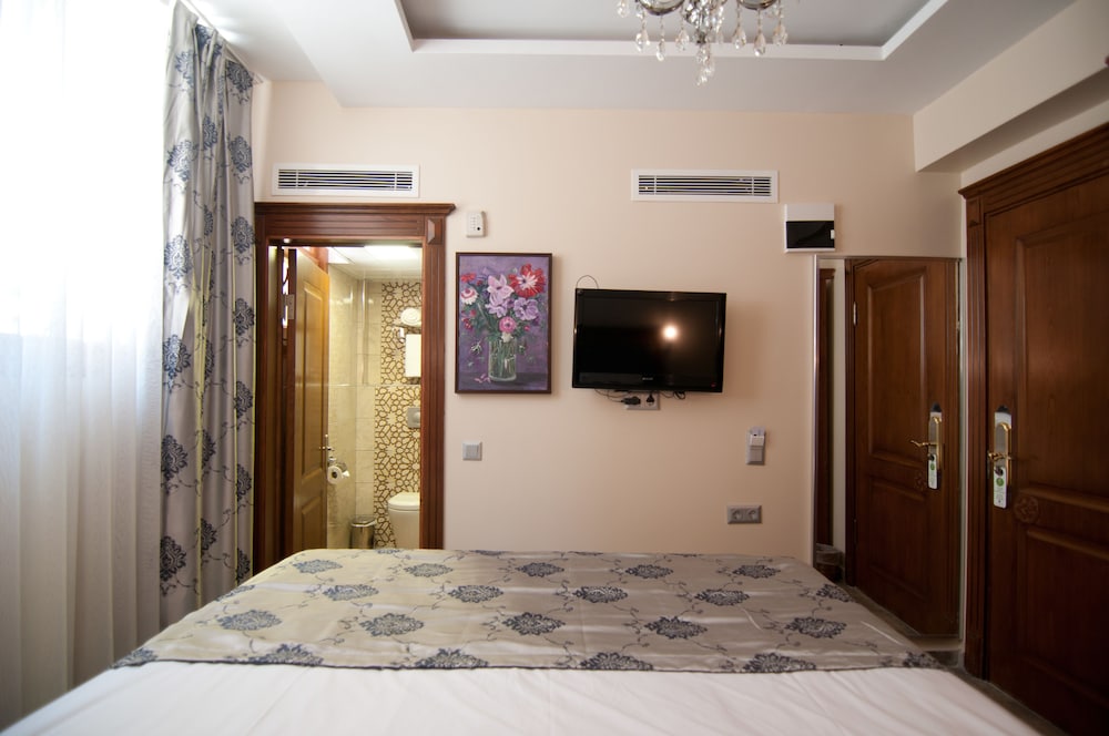 Ala Sofia Hotel 40/65