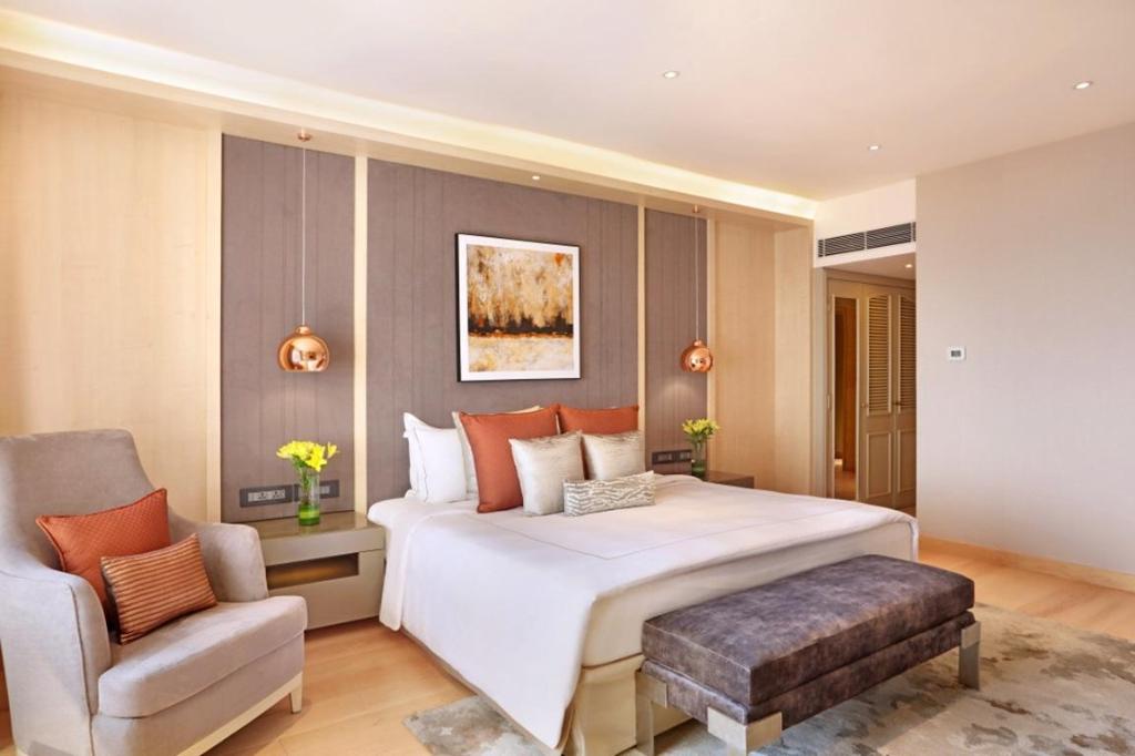 Luxury, Suite, King Bed, Butler, Club Lounge Access