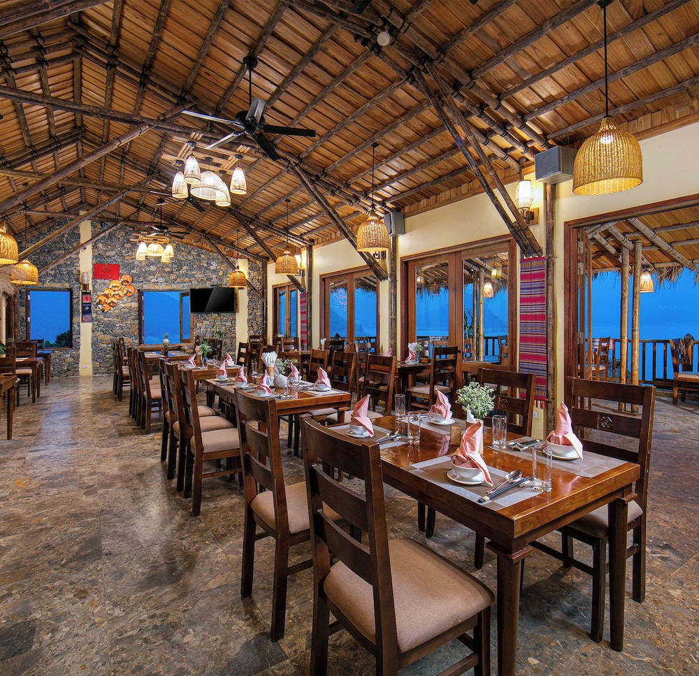 Mai Chau Hideaway Lake Resort 55/72