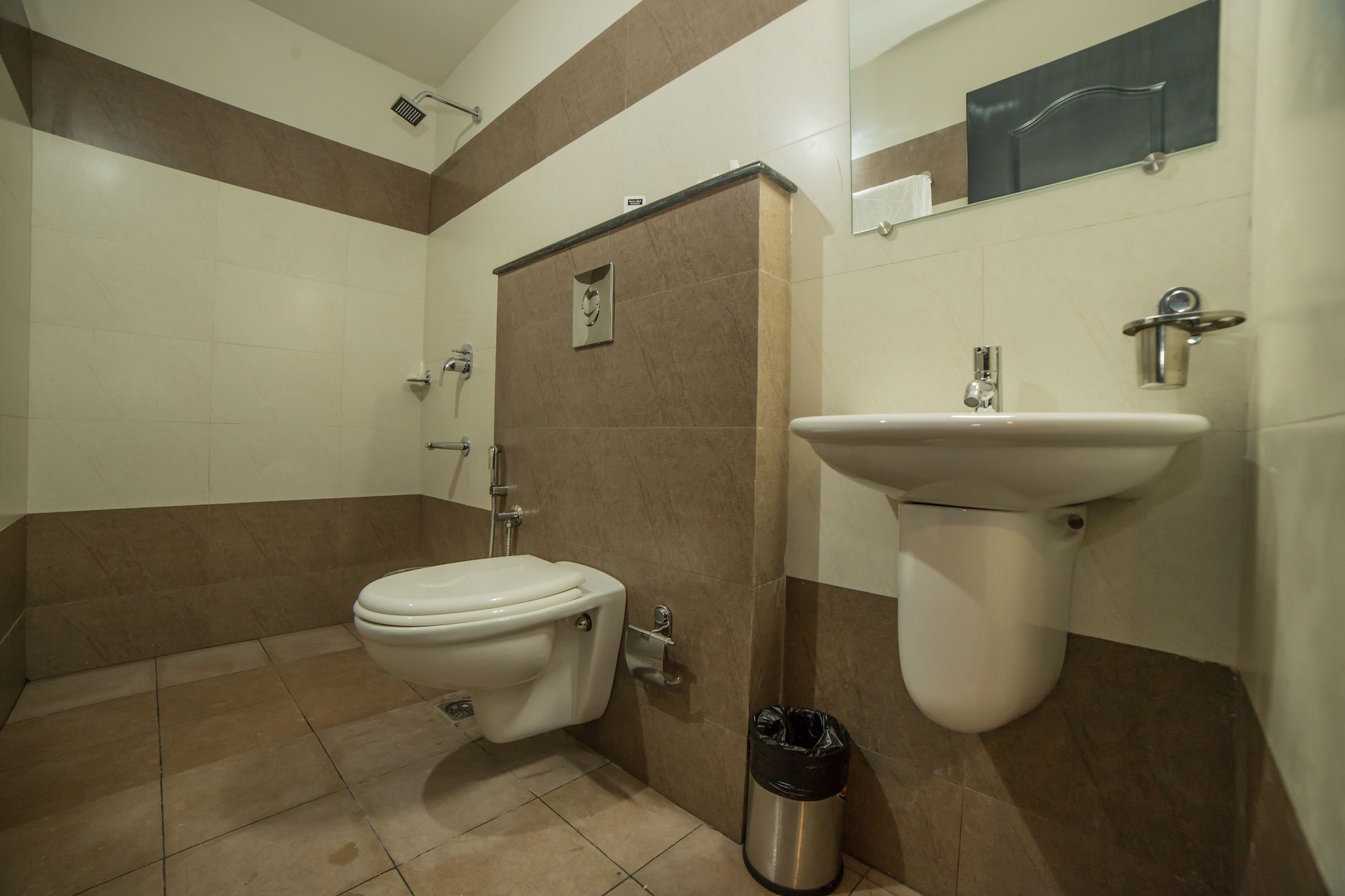 غرفة عائلية رباعية بسرير كينج وسرير كوين، South Gate Residency 3/3