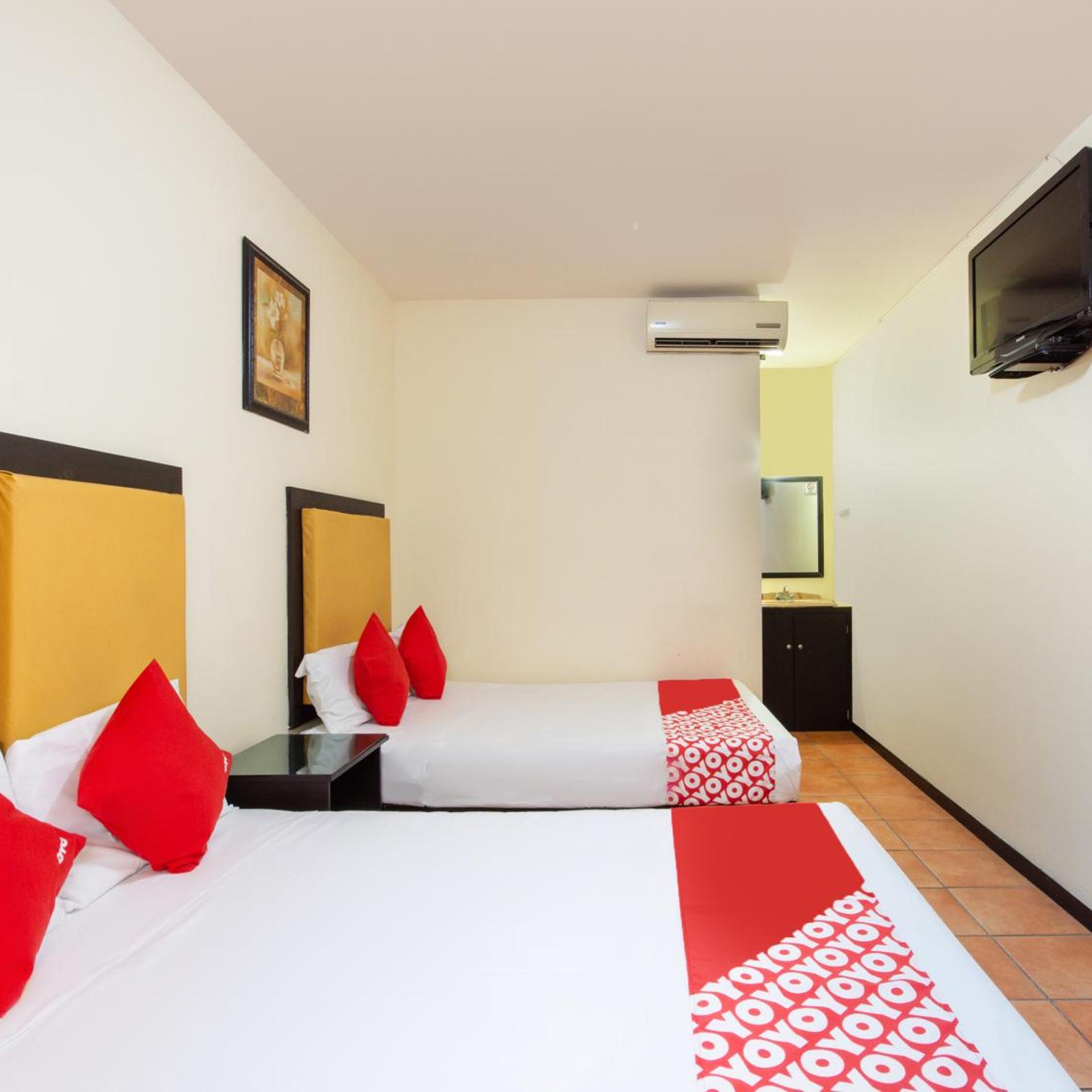 Hotel Catedral 8/50