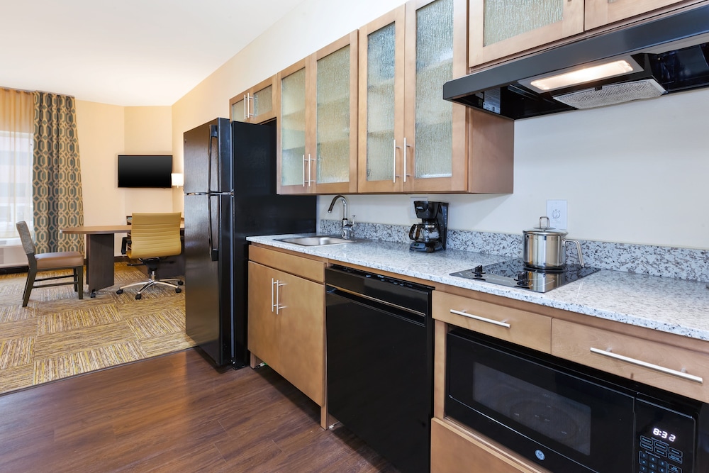 Candlewood Suites Louisville Northeast 23/33