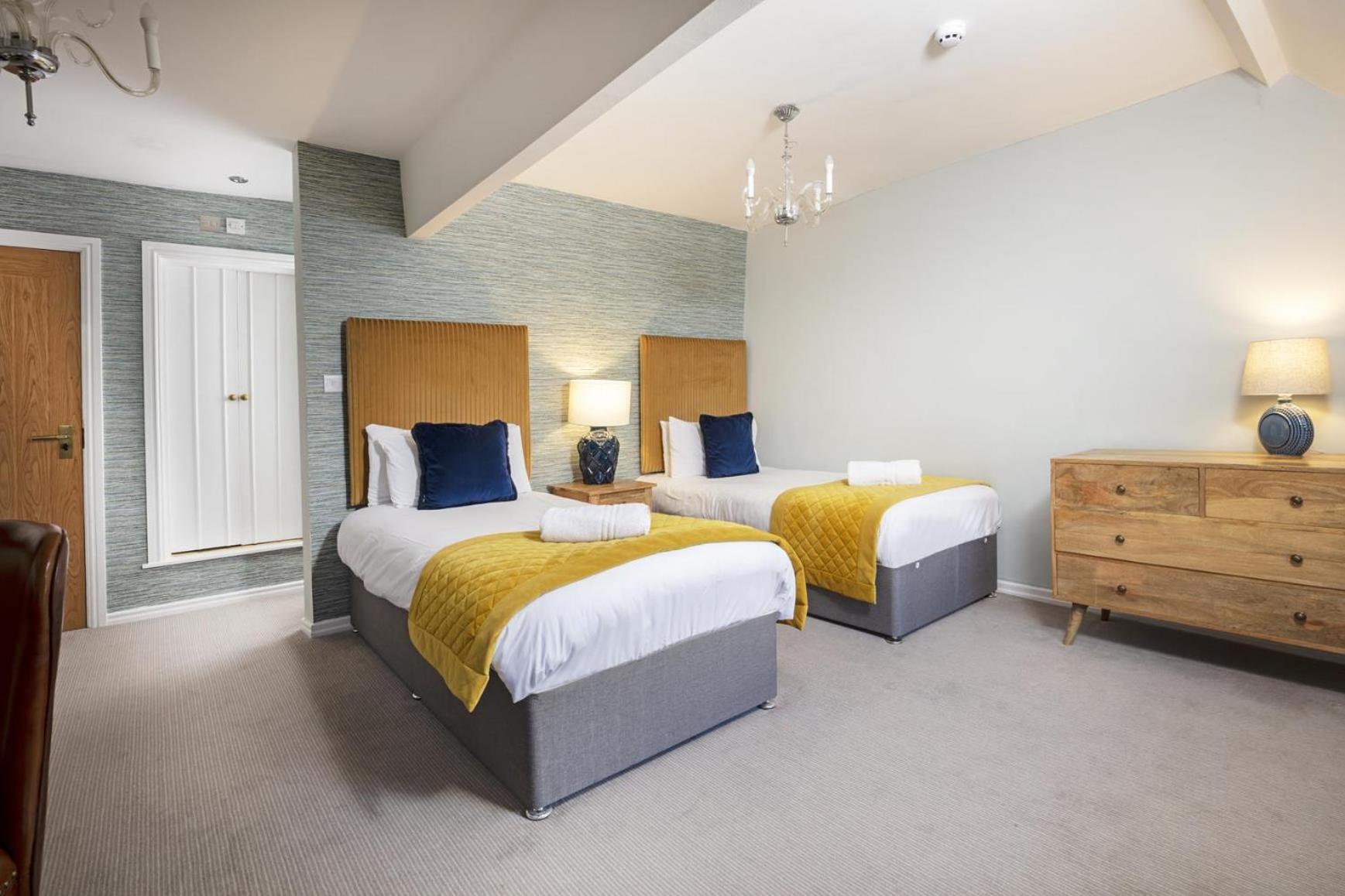 Courtyard, Classic, Twin Beds, Pet Friendly