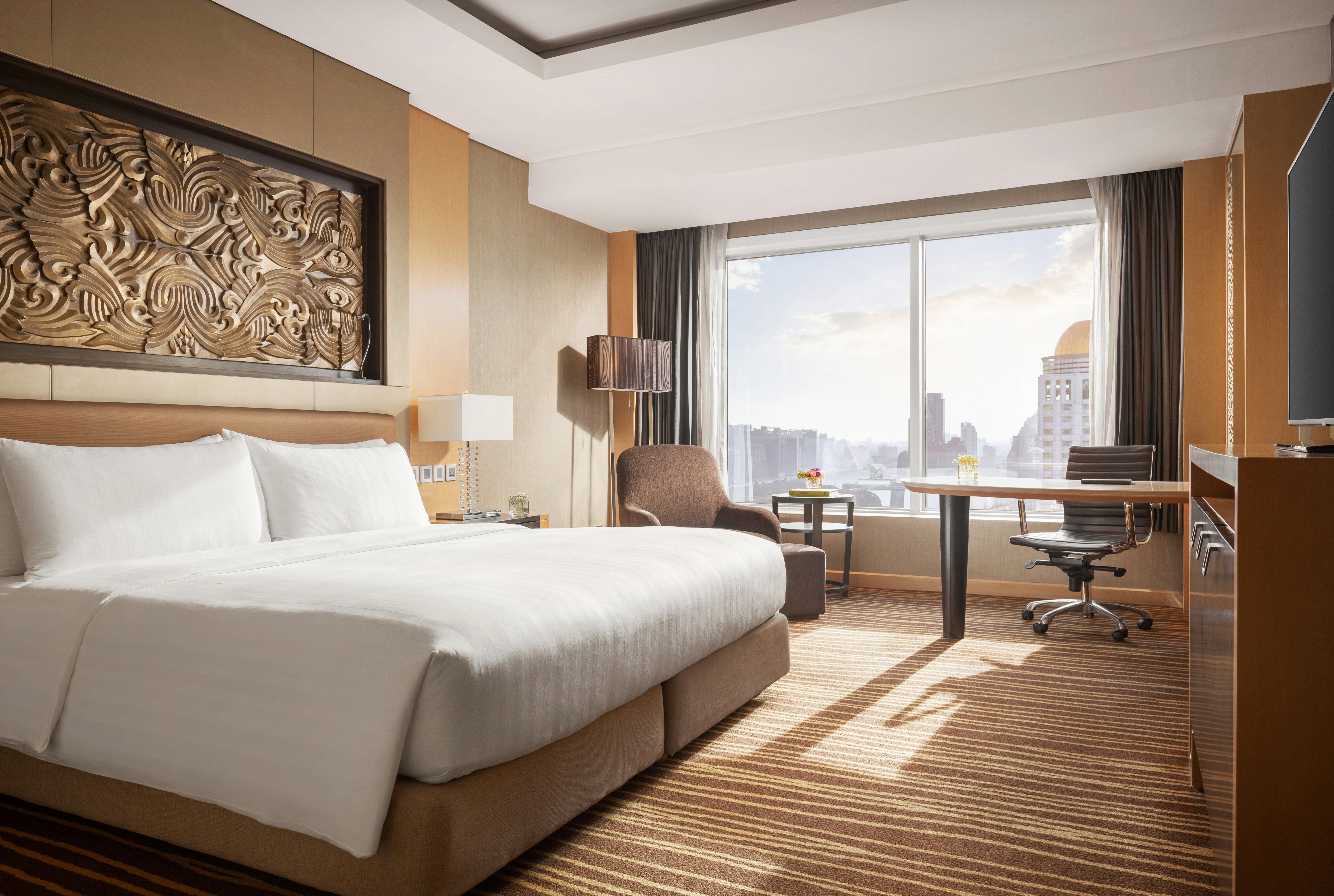 GRAND, DELUXE, KING BED, SKYLINE VIEW