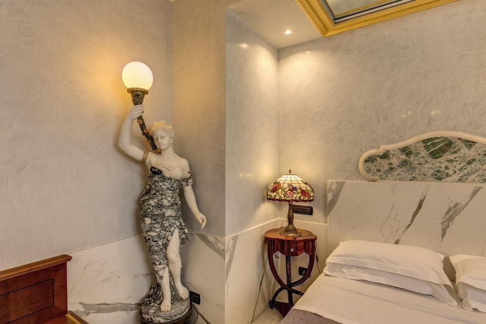 Aurelius Art Gallery Hotel 47/54