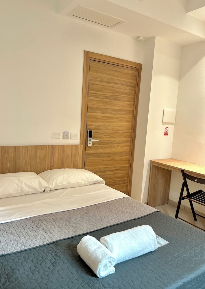 ROOM, SINGLE, PRIVATE BATHROOM