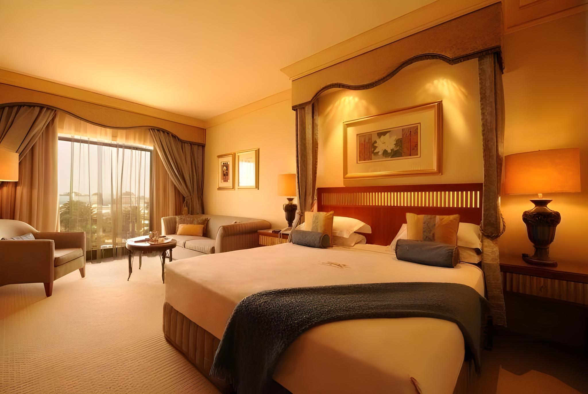 CLASSIC, SUITE