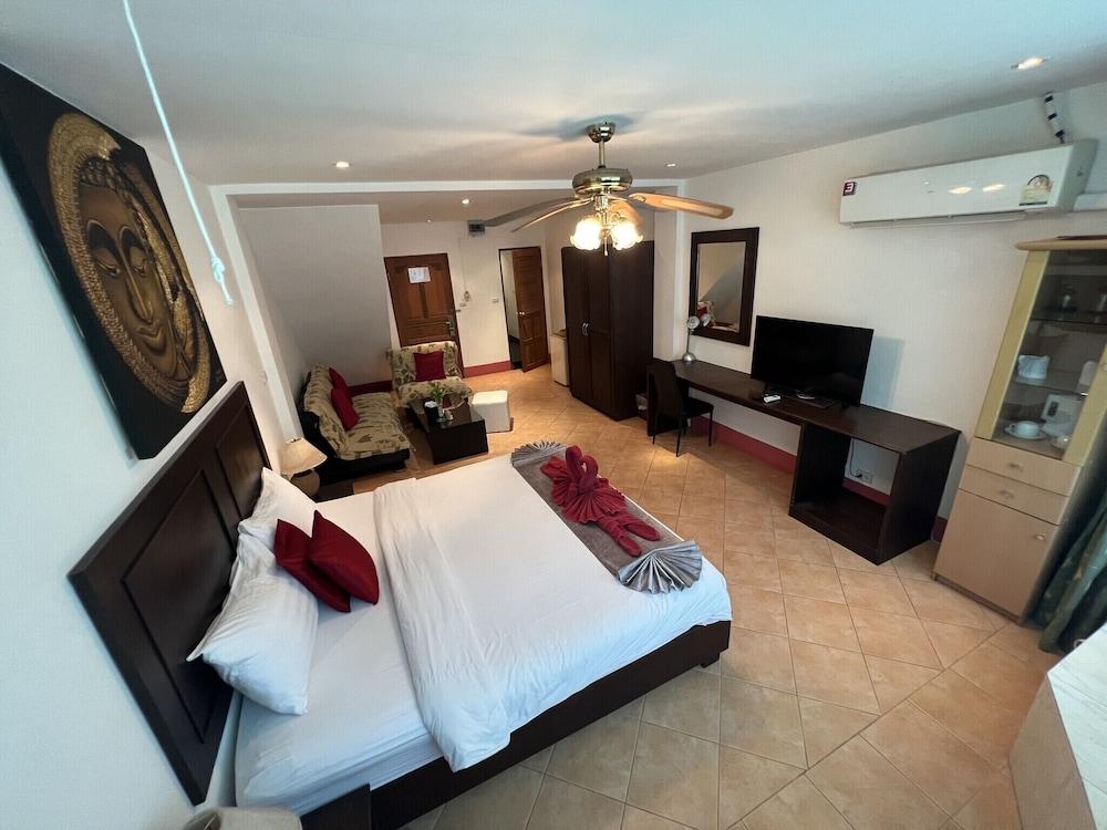 Male Dorm, Suite