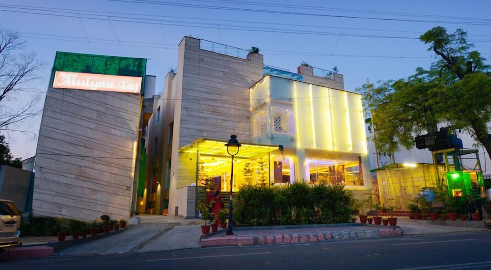 Hotel Atulyaa Taj 3/48