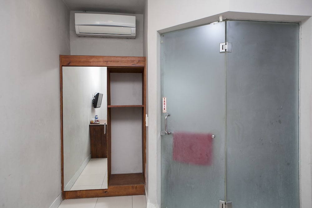 Reddoorz Plus Near Asia Afrika 3 54/54