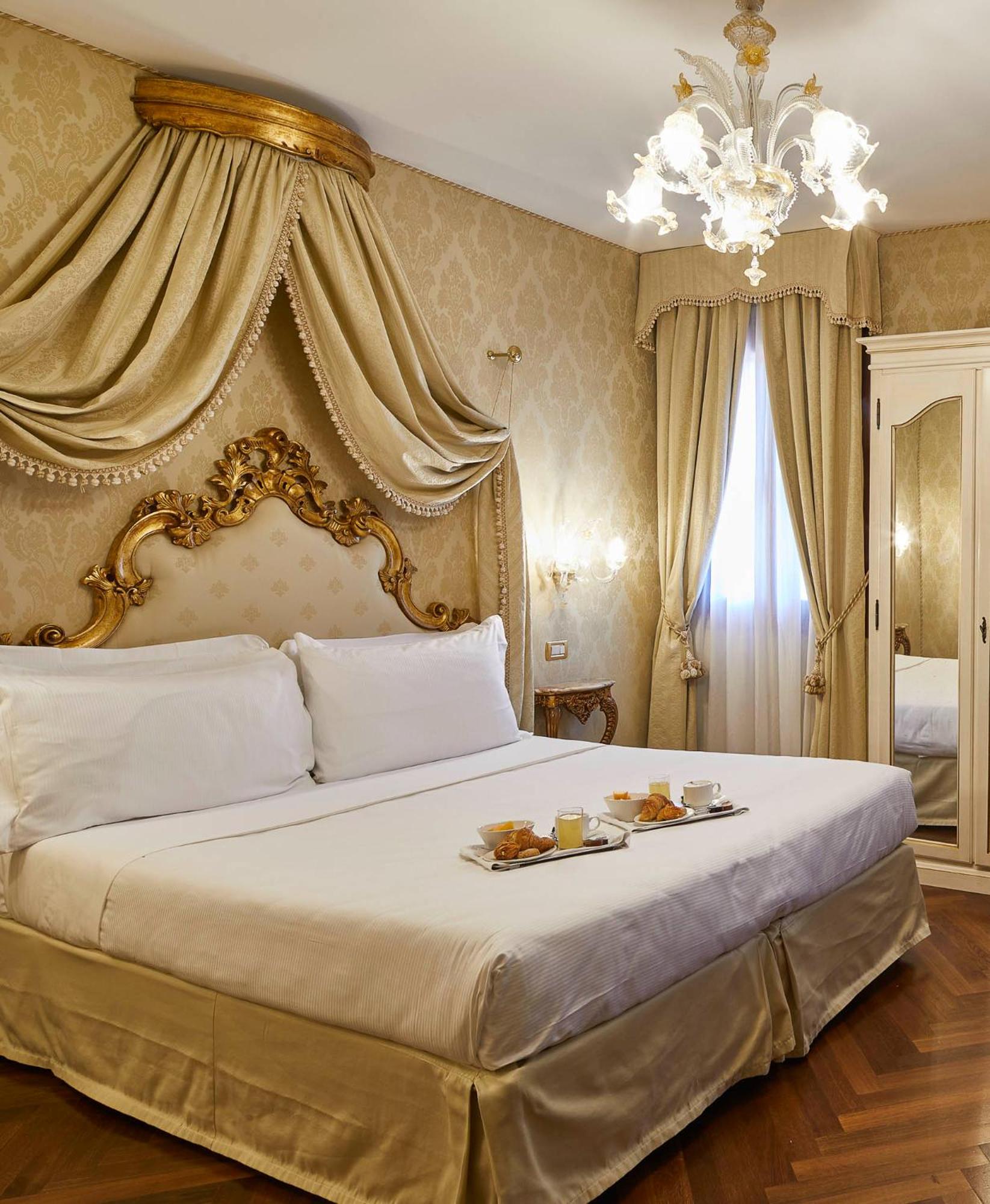 SUPERIOR, DOUBLE OR TWIN BED