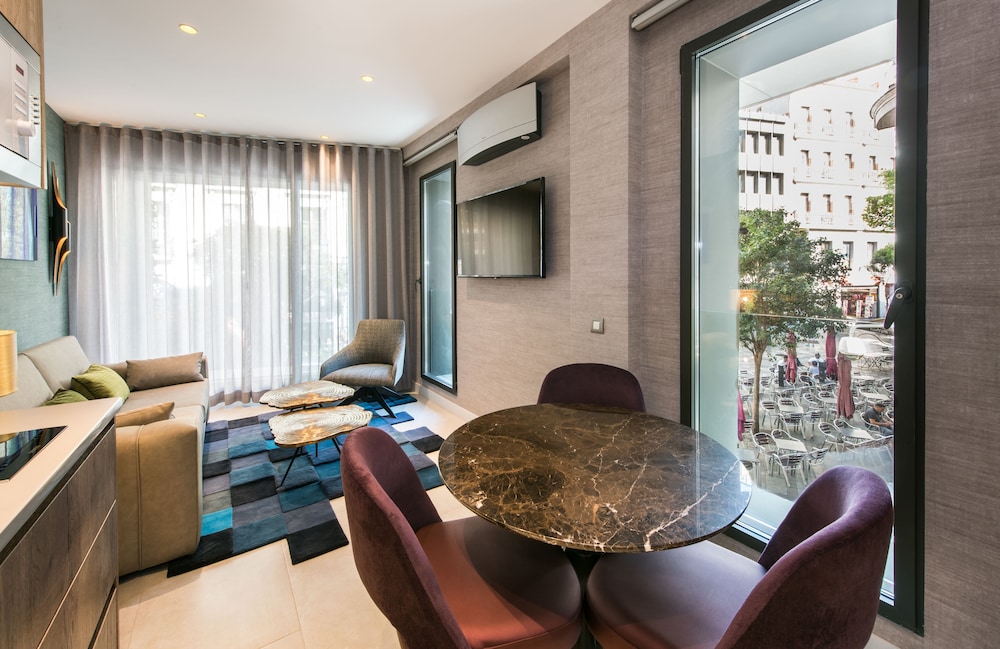 The Garden Suites 25/42