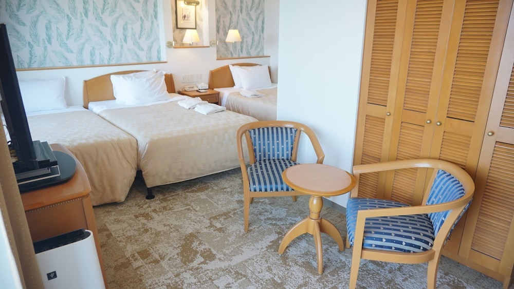 Naha Beach Side Hotel 13/71